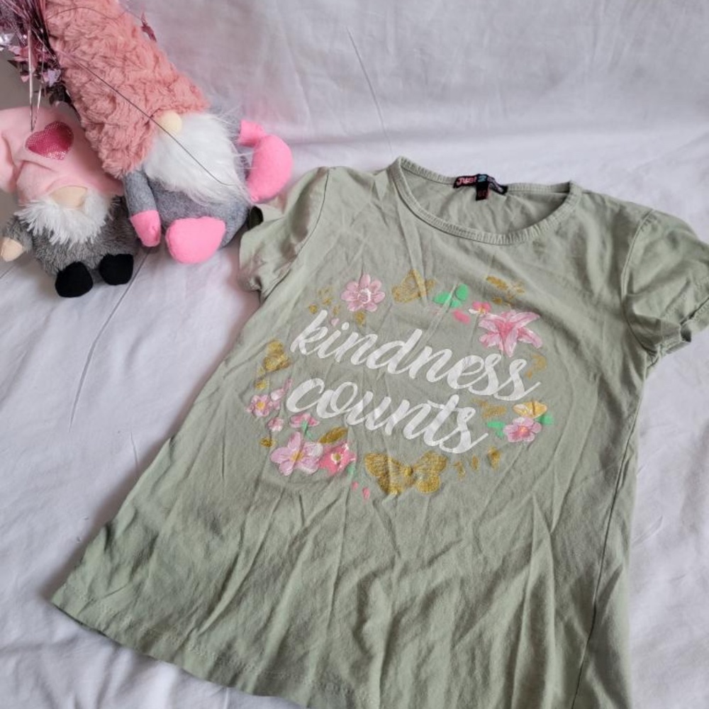 Girls Sage Green Kindness T-shirt💗